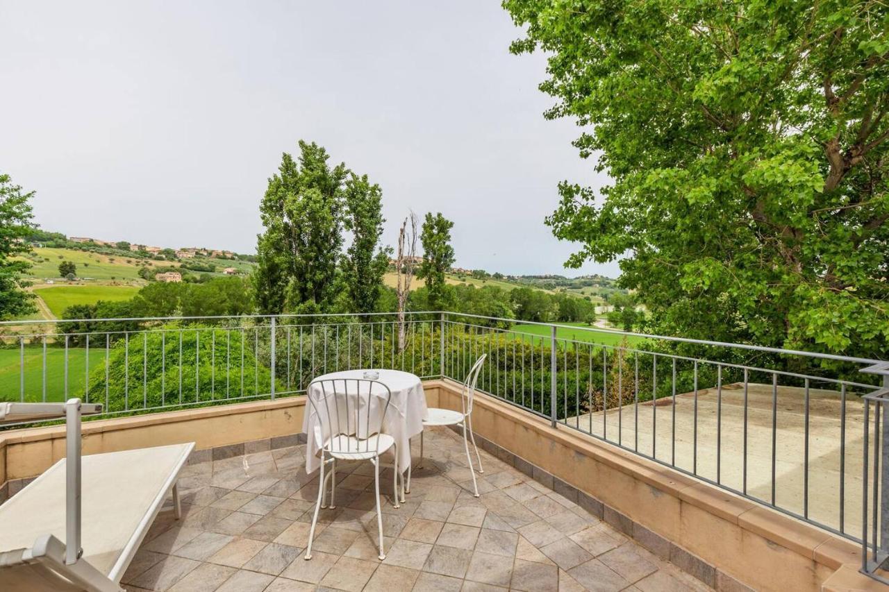 Grande Villa Storica Per Vacanze Con Giardino Privato E Piscina Ostra Zewnętrze zdjęcie